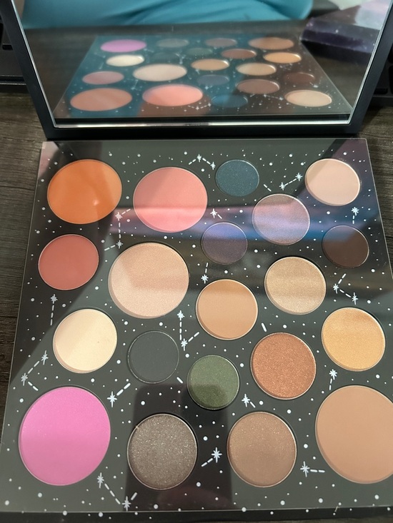 Smashbox Other - Multitone Women's Makeup Palette – Pink, Peach, Green, Gold, Brown Shades